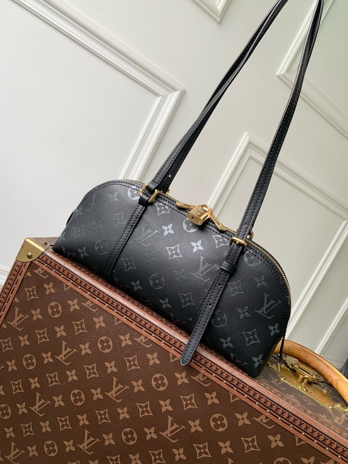 Louis Vuitton Squire East-West Women bag