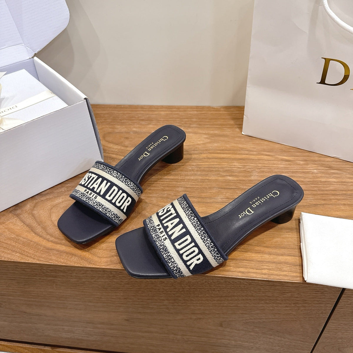 CD 26s Square - Toed Sandals Canvas Cowhide 685446