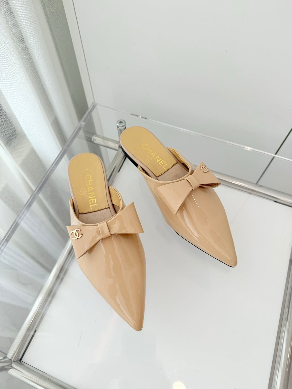 Chanel 2026 New Flat Mules Patent Leather Sheepskin 823436