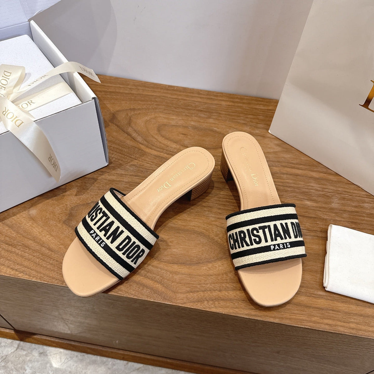 CD 26s Embroidered Sandals 45 Canvas Cowhide 685471