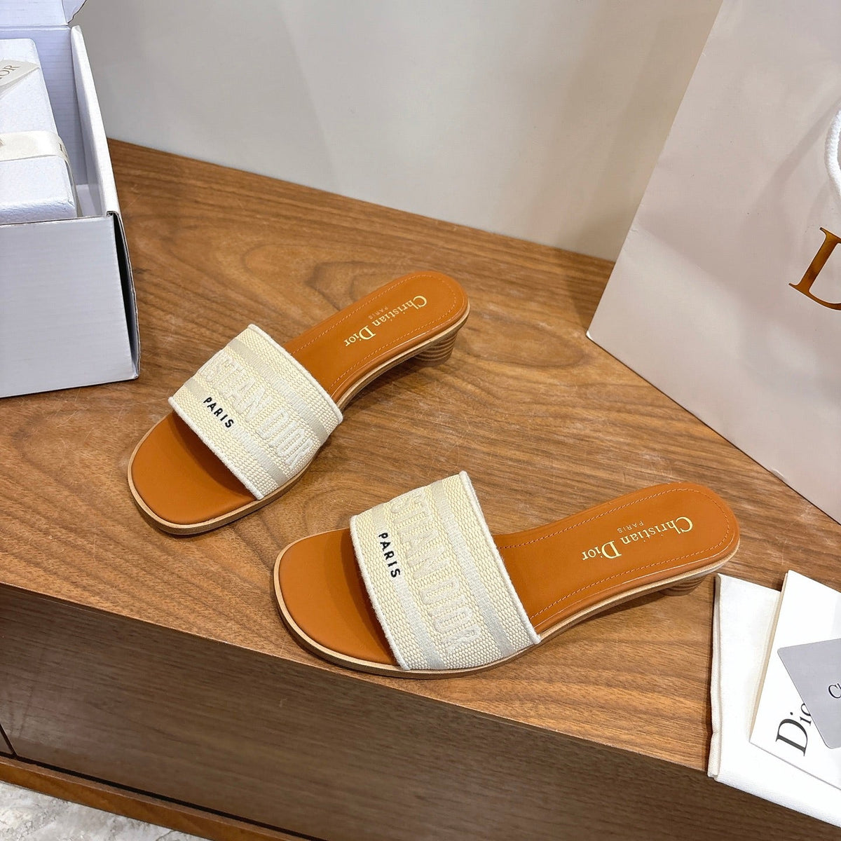 CD 26s Dway Sandals Canvas Sheepskin 685355