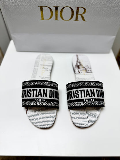 CD 26s Embroidered Slippers Black White Canvas Leather 683019