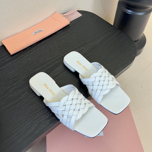 MIU 26ss Flat Sandals White Sheepskin 627354